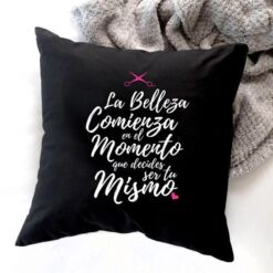 COJÍN PELUQUERÍA LA BELLEZA COMIENZA EN UNO MISMO