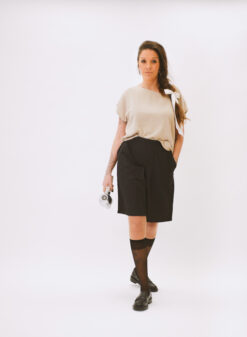 Falda bermuda estilo skort. Tejido antidecoloración.