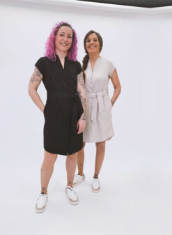 Vestido Onil con botones y cinturón. Para salones de belleza y estética.